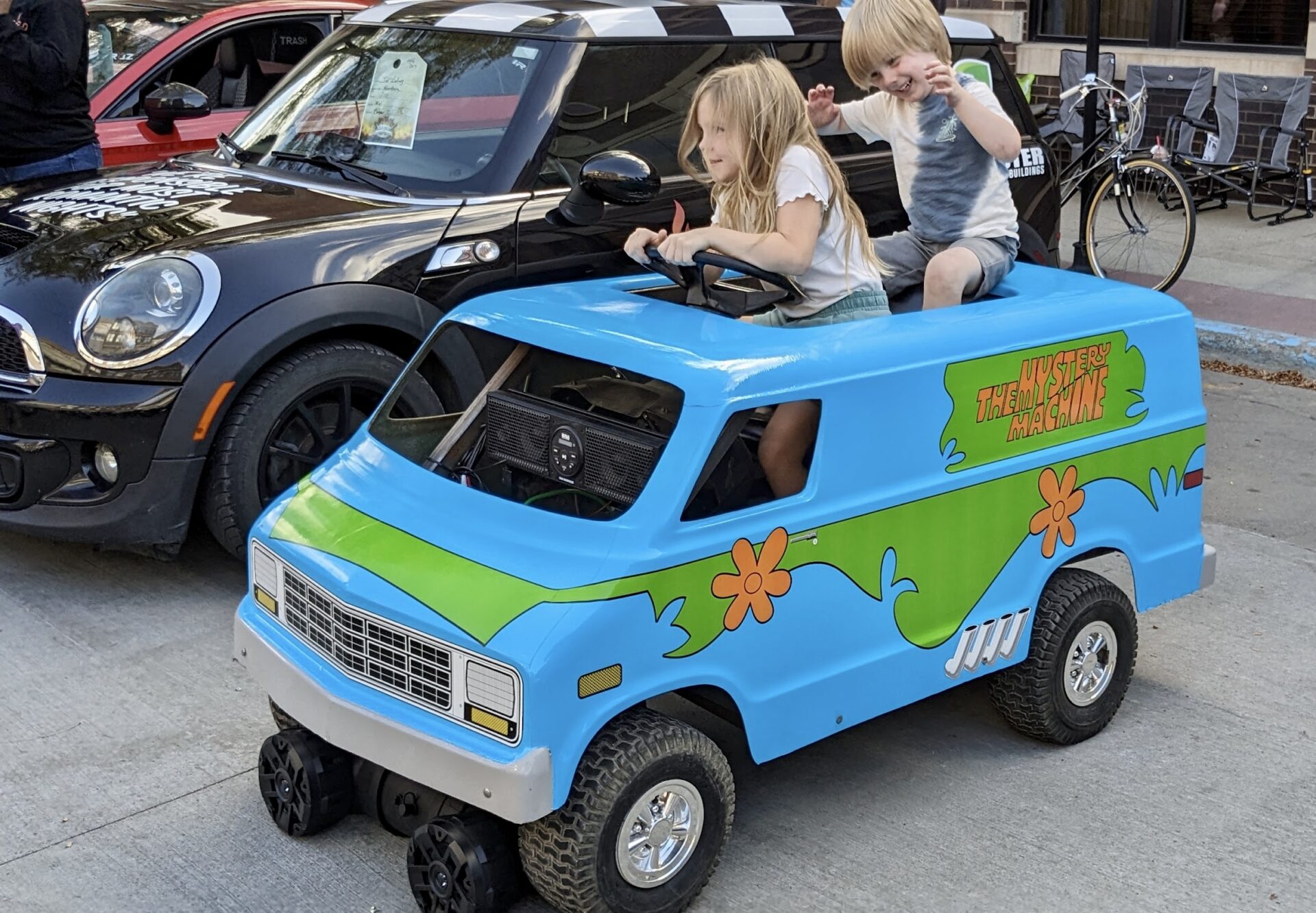 Kids enjoyed a miniature version of Scooby Doo's Mystery Machine during Sizzlin' Summer Nights downtown on Saturday, Aug. 26. Aberdeen Insider photo by Scott Waltman